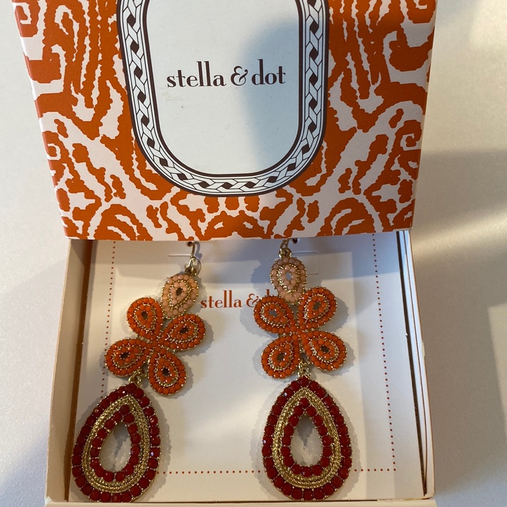 Stella & Dot hanging earrings- coral 2.5” long
